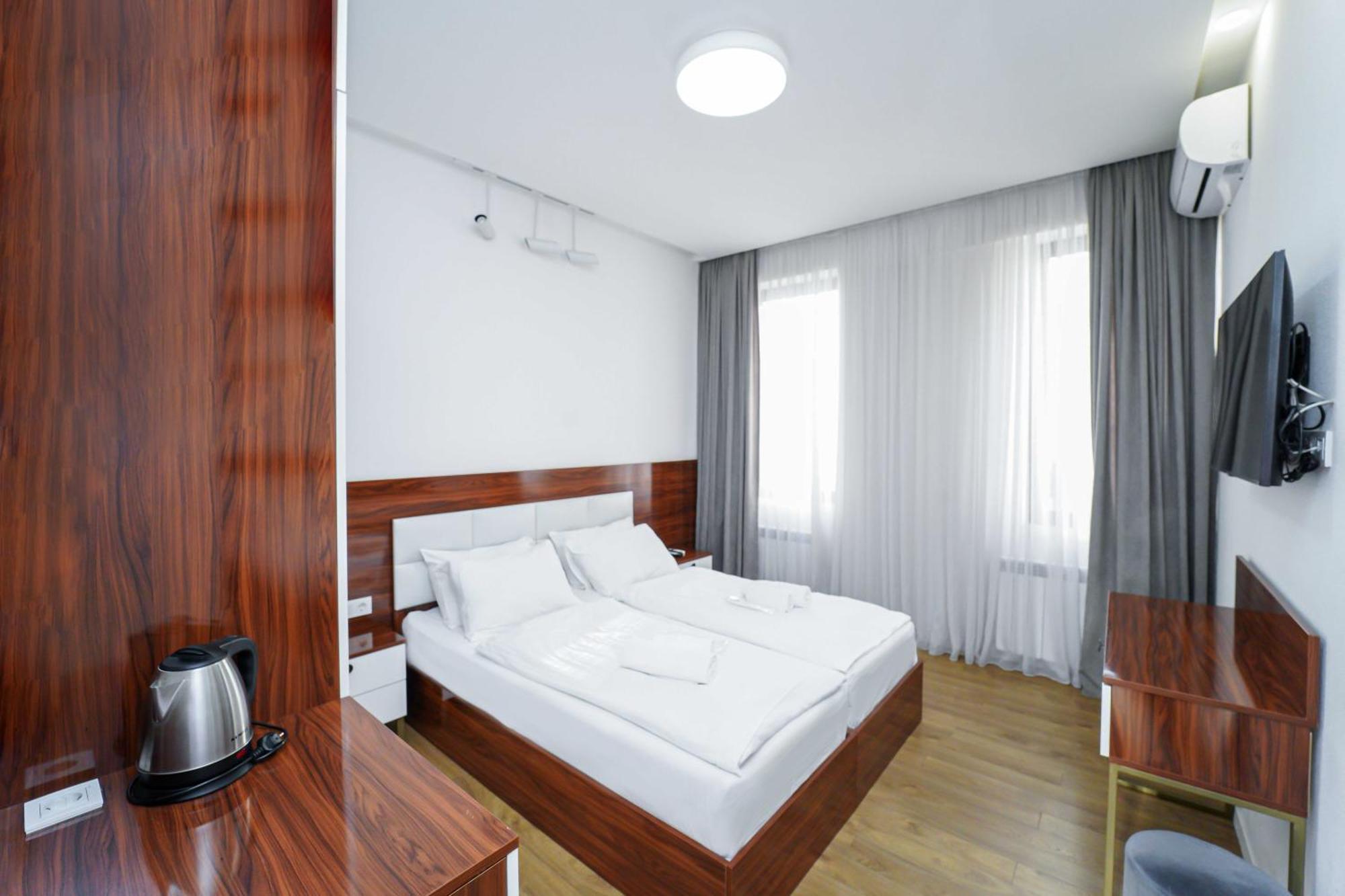 Hotel Type Rooms On Avenue Melikishvili, City Center ティビリシ エクステリア 写真