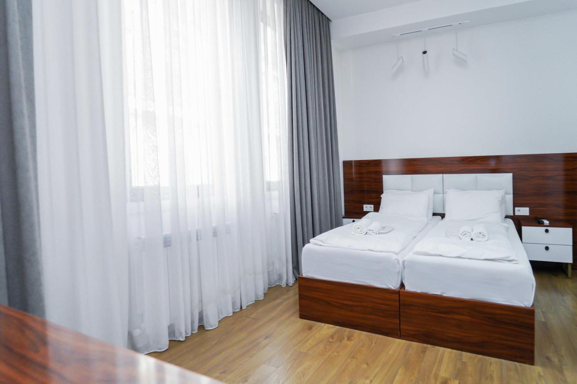 Hotel Type Rooms On Avenue Melikishvili, City Center ティビリシ エクステリア 写真
